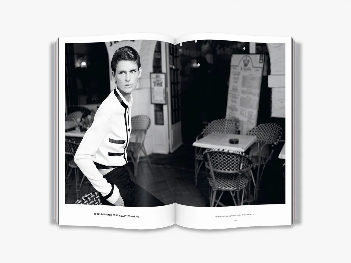 THAMES & HUDSON Chanel The Karl Lagerfeld Campaigns