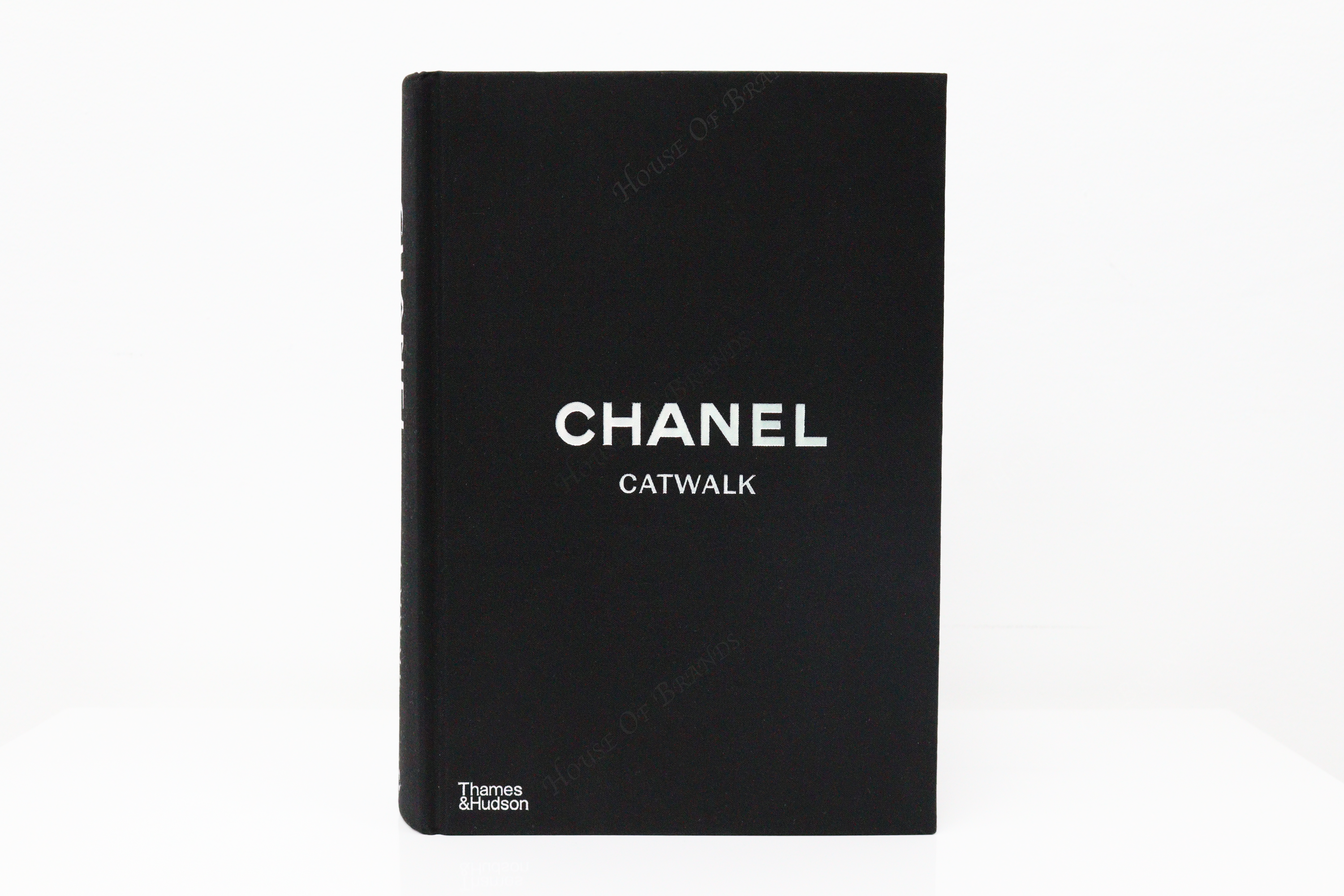 THAMES & HUDSON Chanel Catwalk: The Complete Collections book