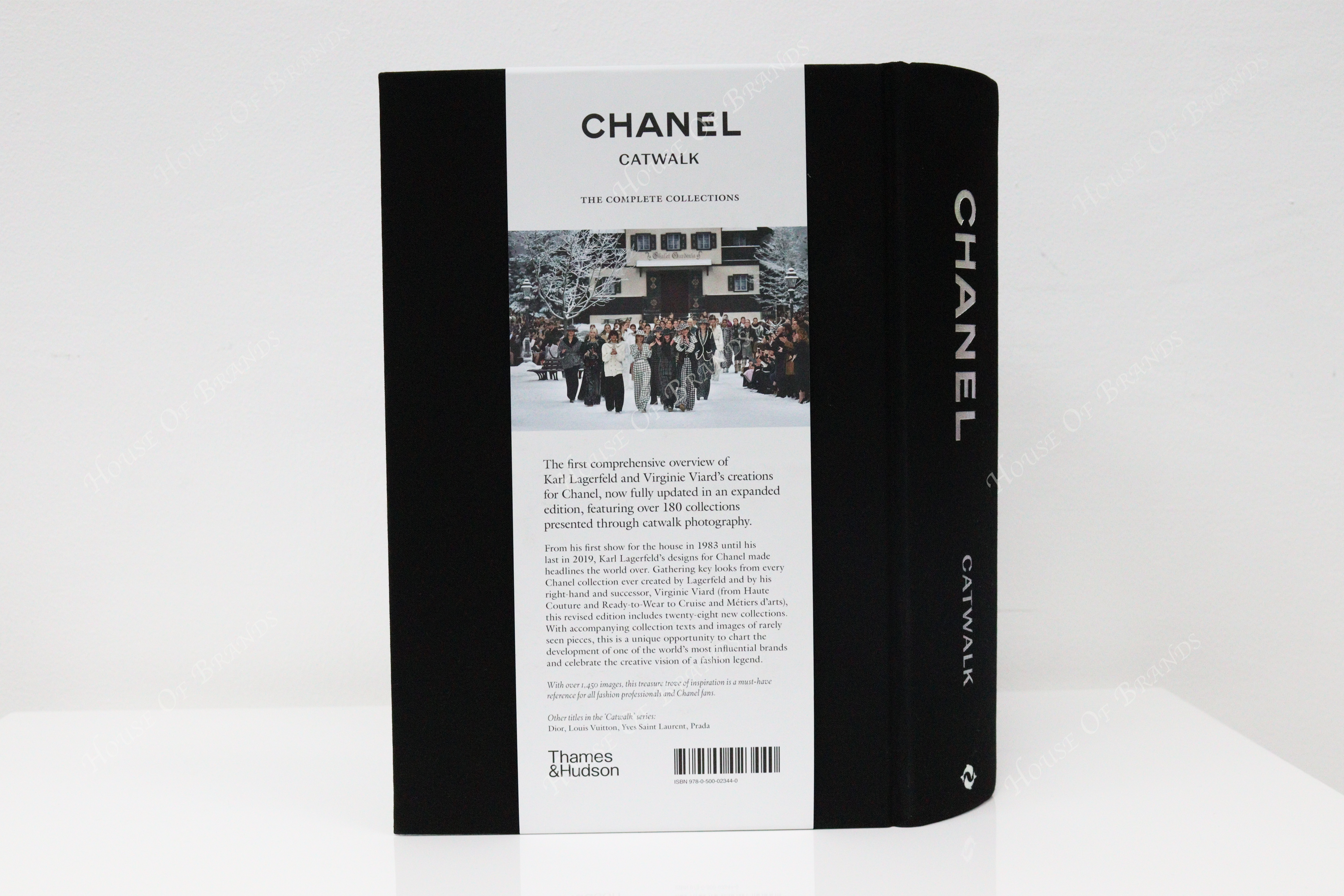 THAMES & HUDSON Chanel Catwalk: The Complete Collections book