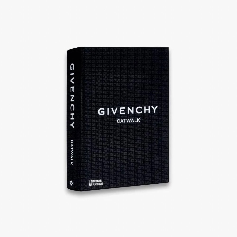 THAMES & HUDSON Givenchy Catwalk book