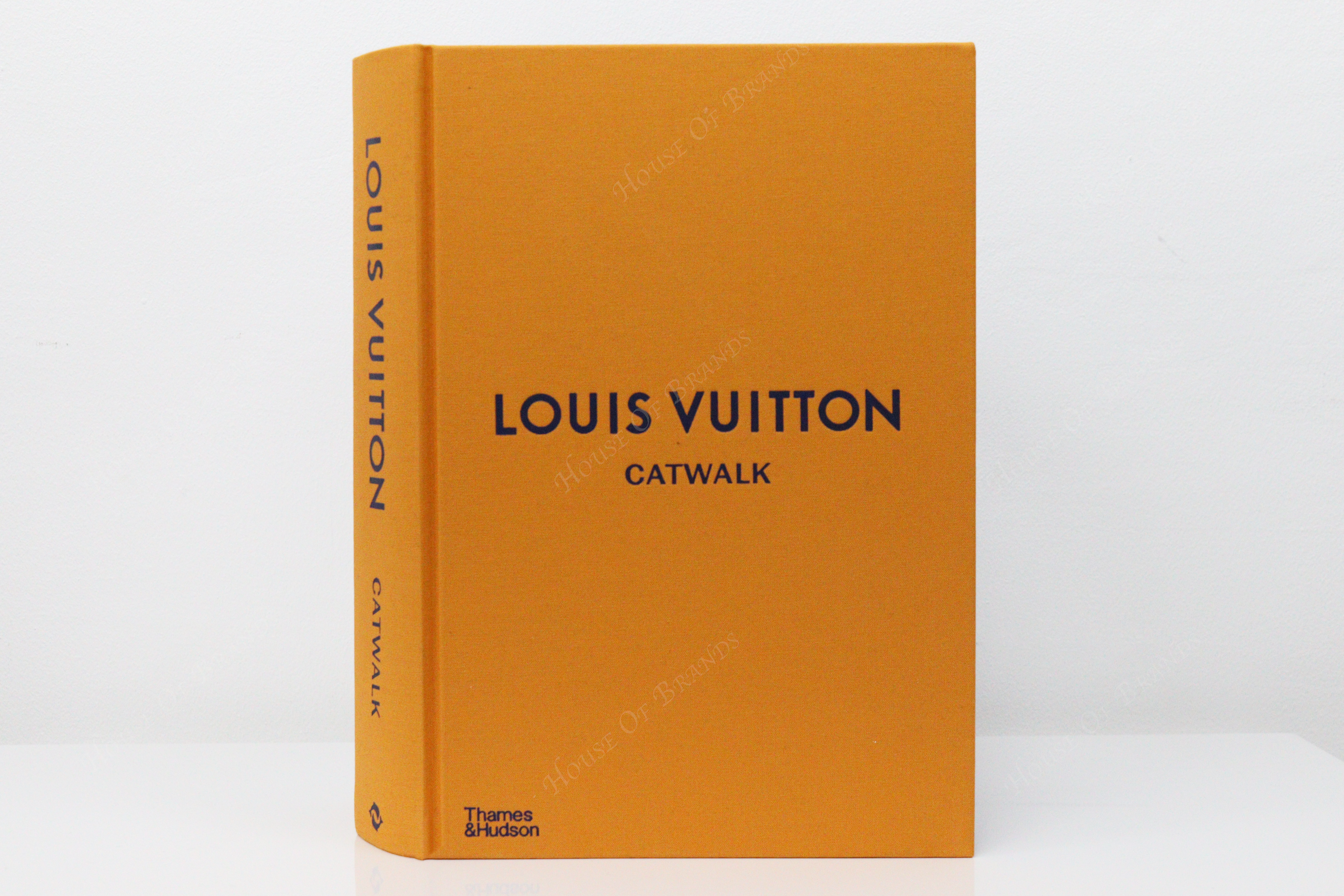 THAMES & HUDSON Louis Vuitton Catwalk fashion book