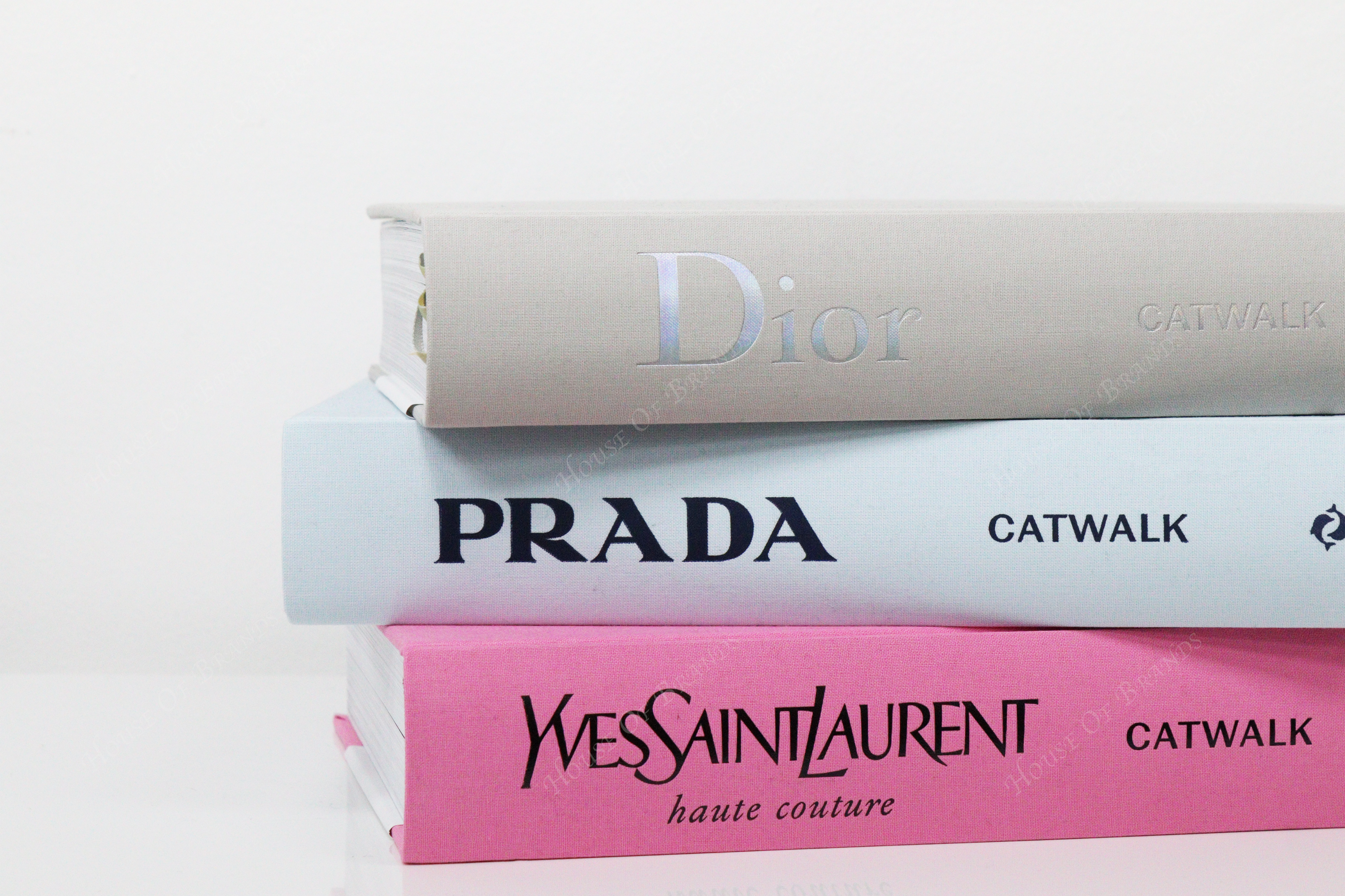 THAMES & HUDSON Yves Saint Laurent Catwalk fashion book