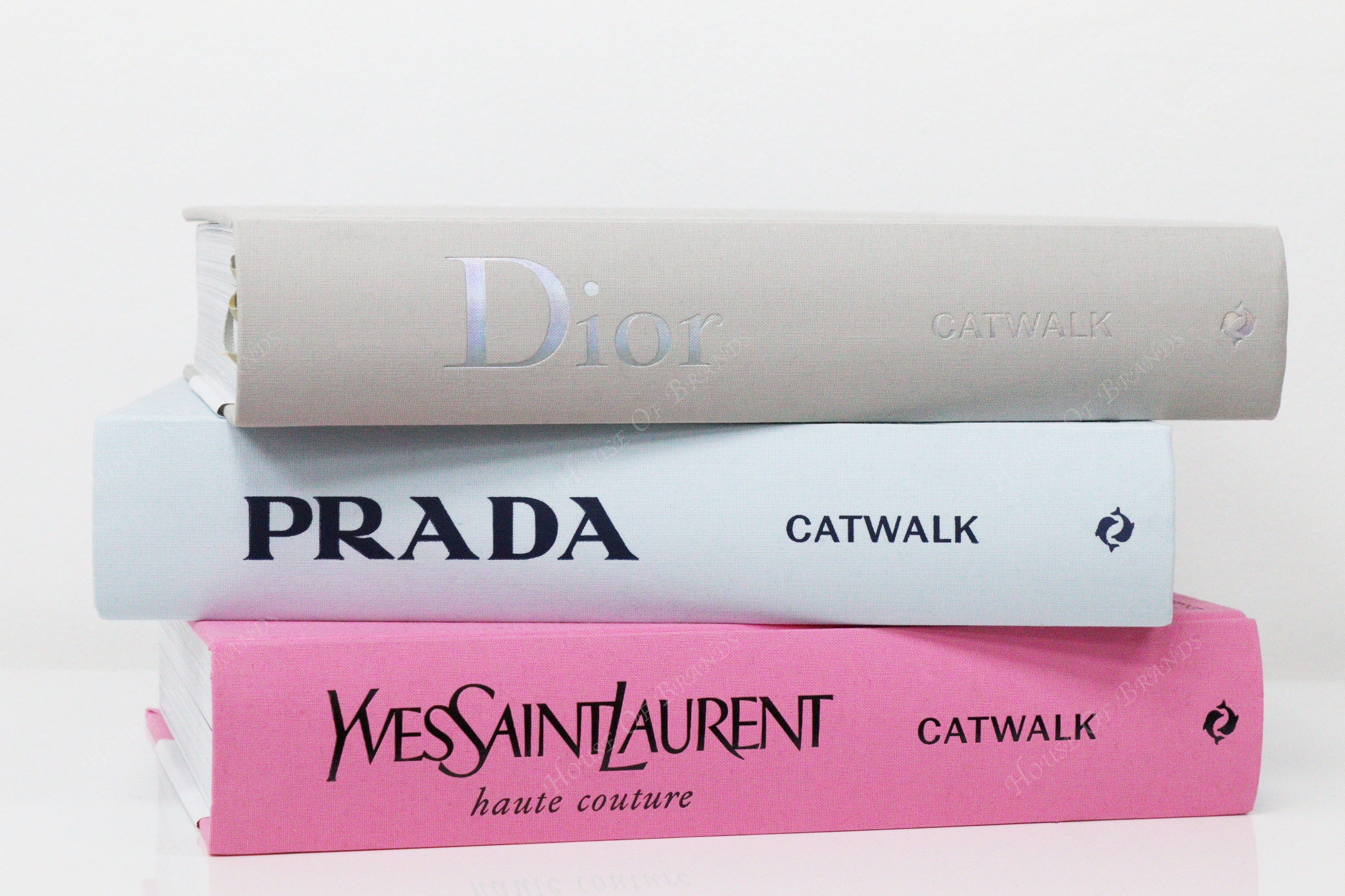 THAMES & HUDSON Yves Saint Laurent Catwalk fashion book