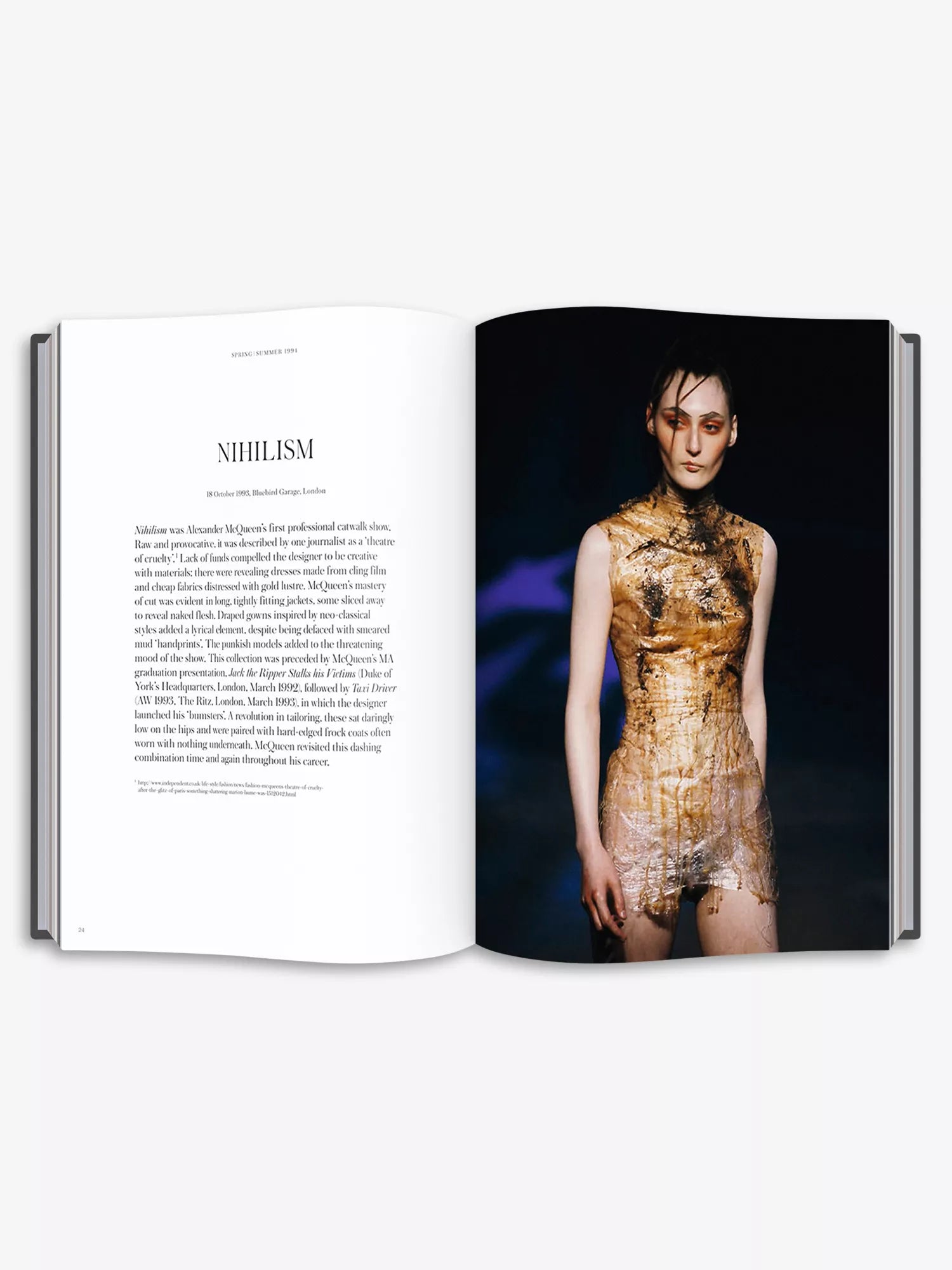 THAMES & HUDSON Alexander McQueen: Unseen