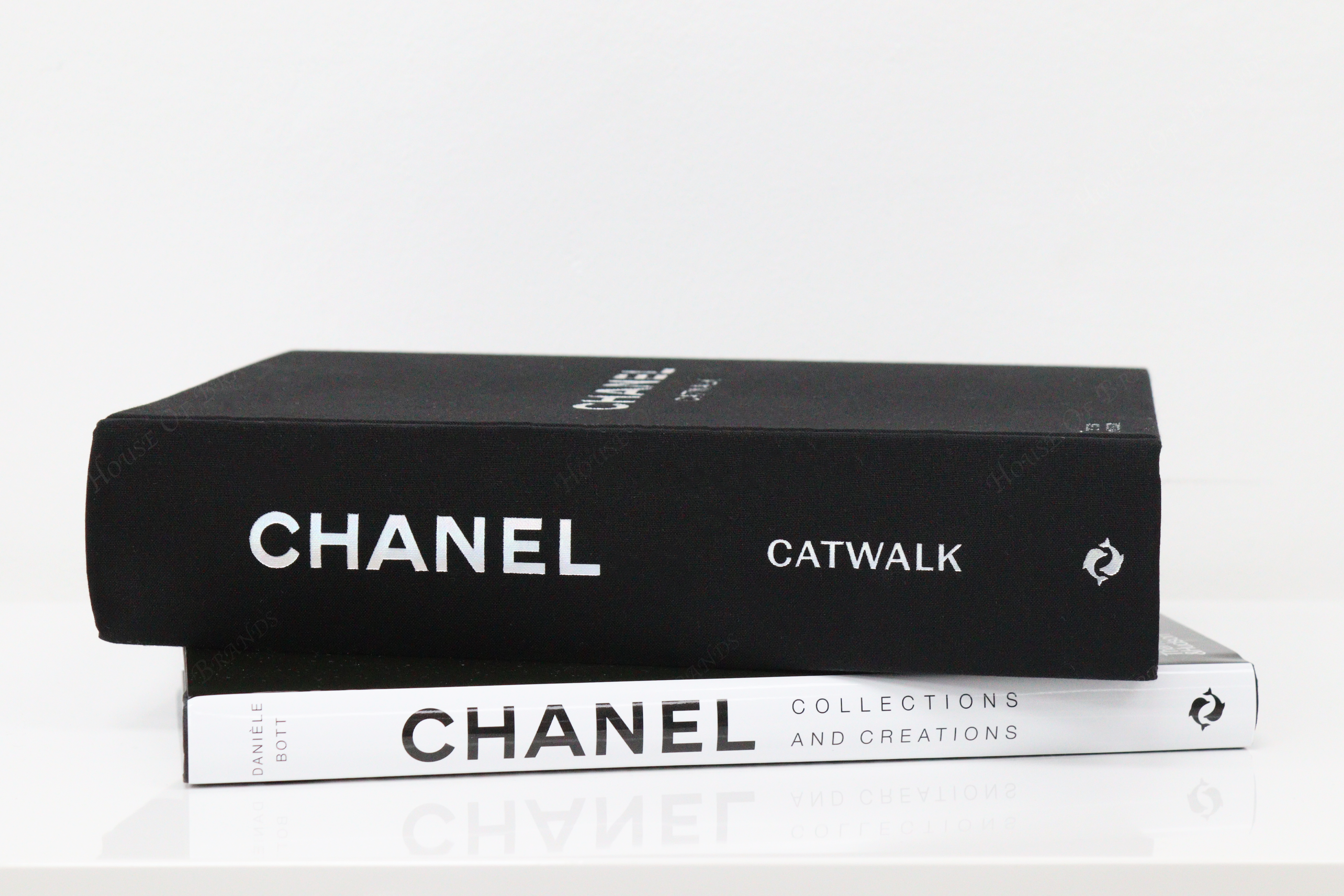 Buy Thames & Hudson Black Chanel Catwalk: The Complete Collections for  Women in KSA