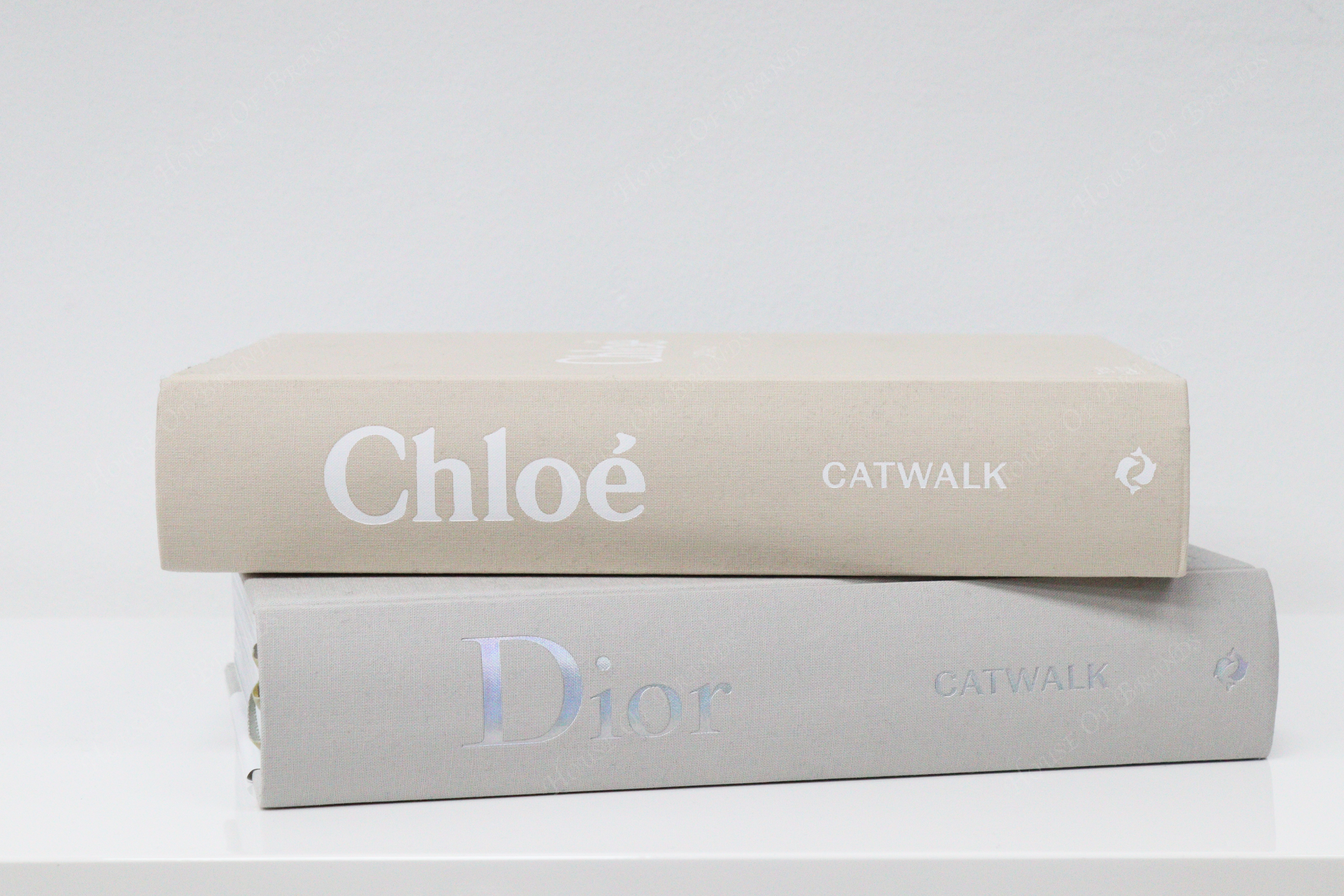 THAMES & HUDSON Dior Catwalk fashion book
