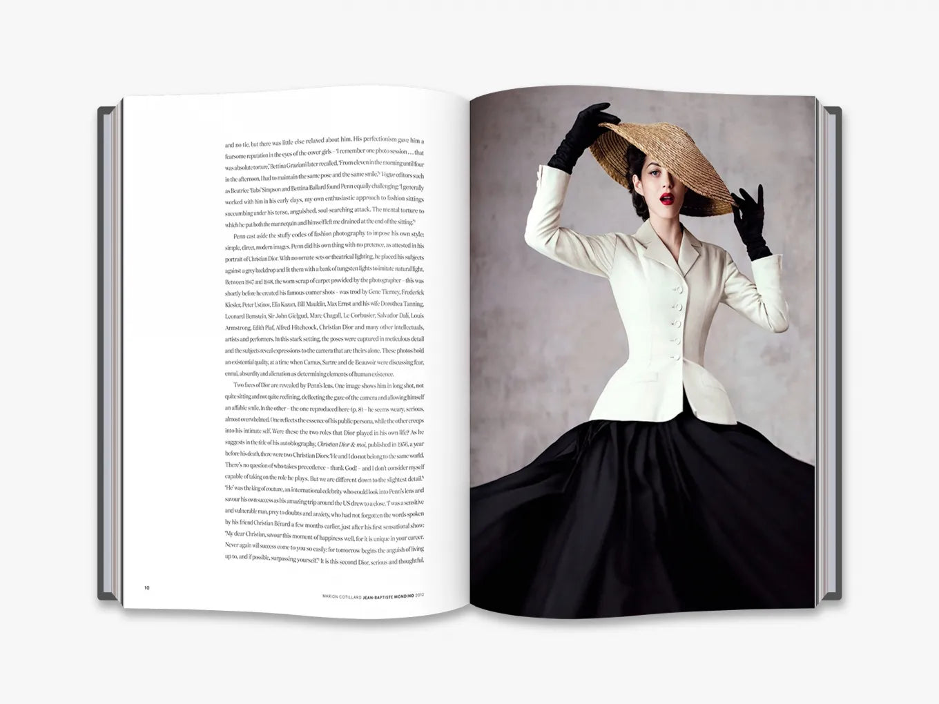 THAMES & HUDSON Dior New Looks