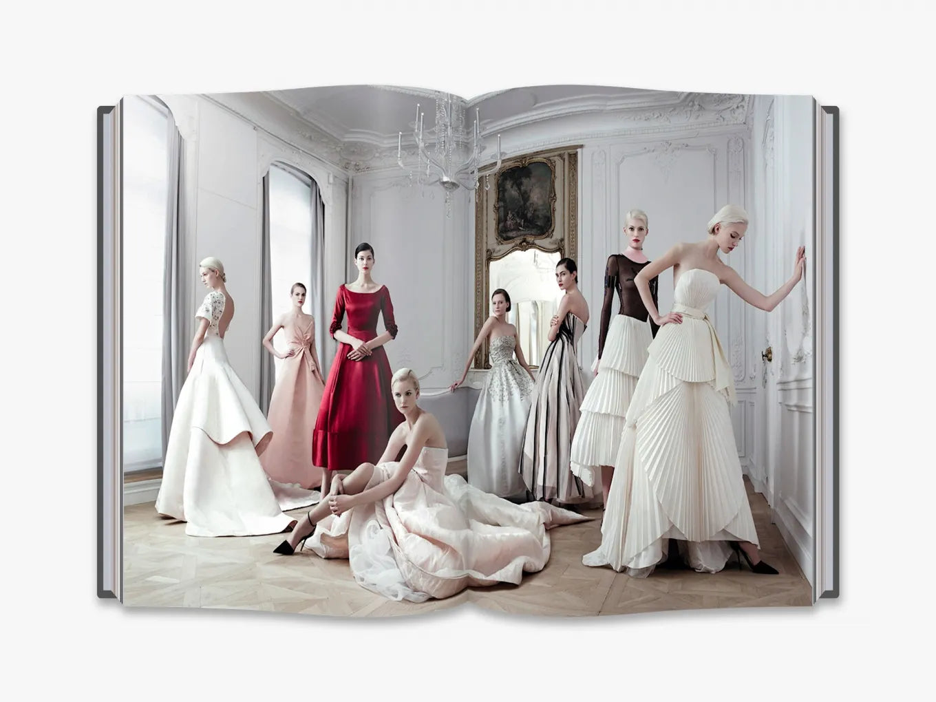 THAMES & HUDSON Dior New Looks