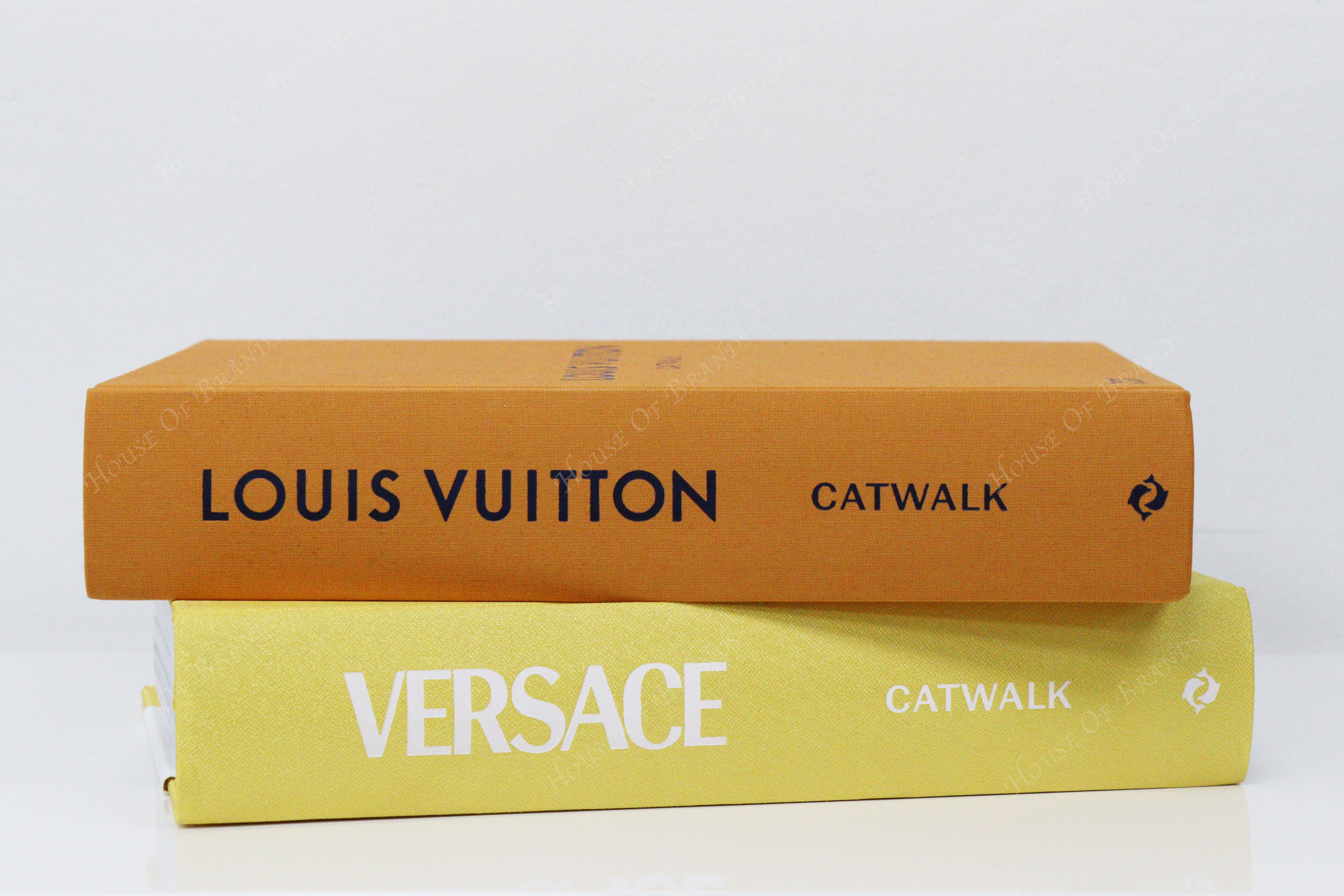 THAMES & HUDSON Louis Vuitton Catwalk fashion book