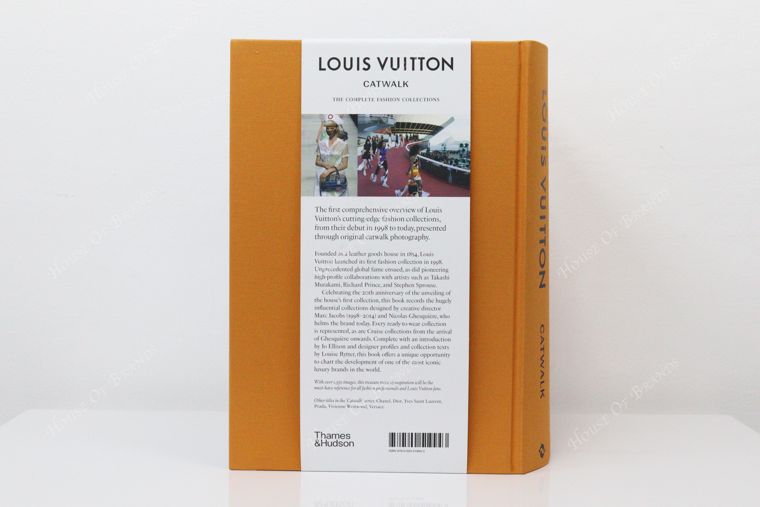 THAMES & HUDSON Louis Vuitton Catwalk fashion book