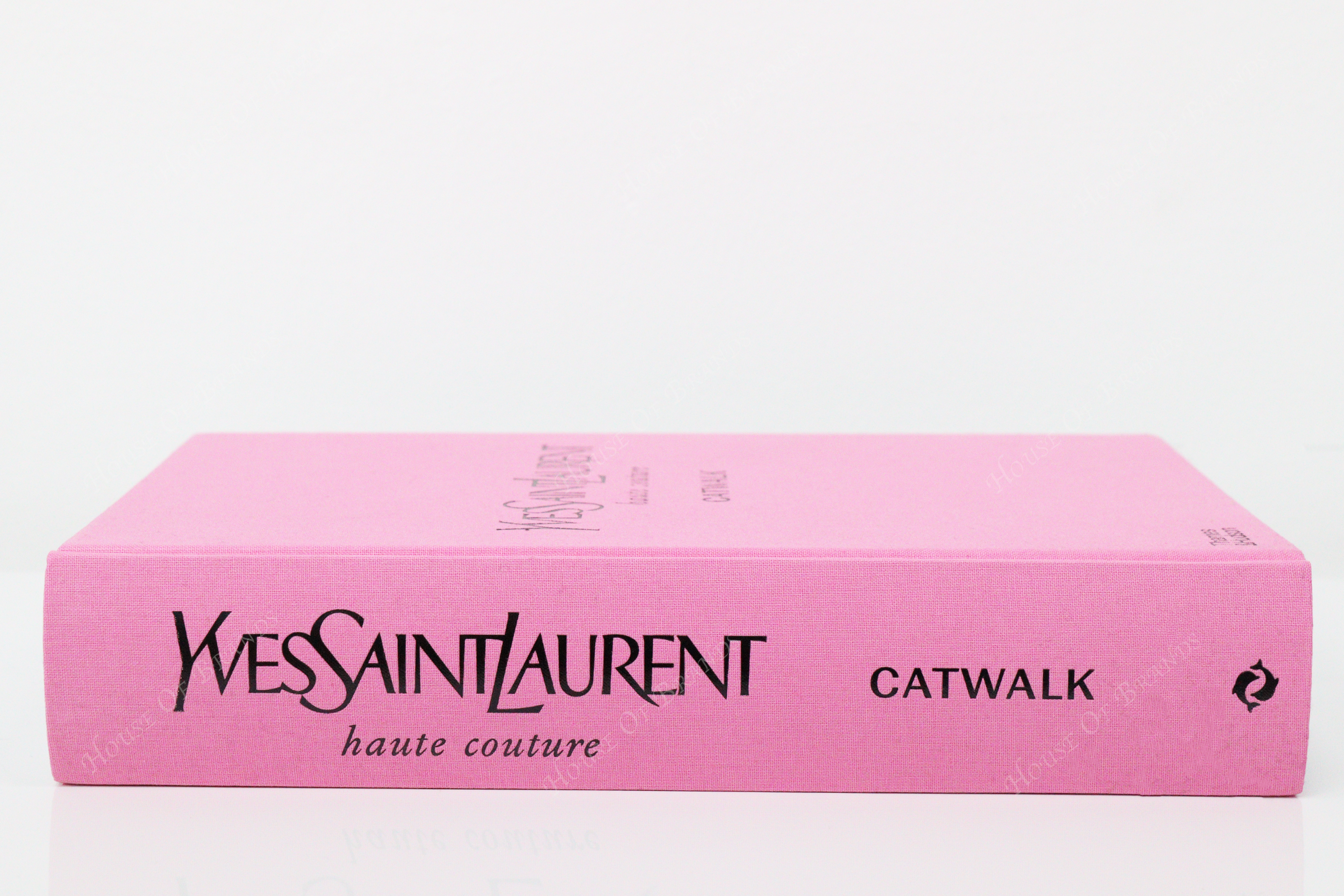 THAMES & HUDSON Yves Saint Laurent Catwalk fashion book